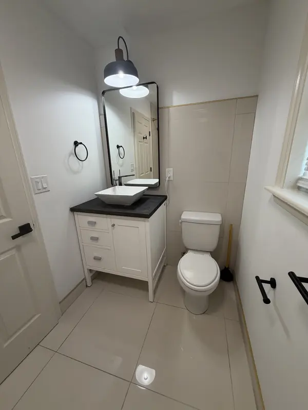 Second bathroom, finished